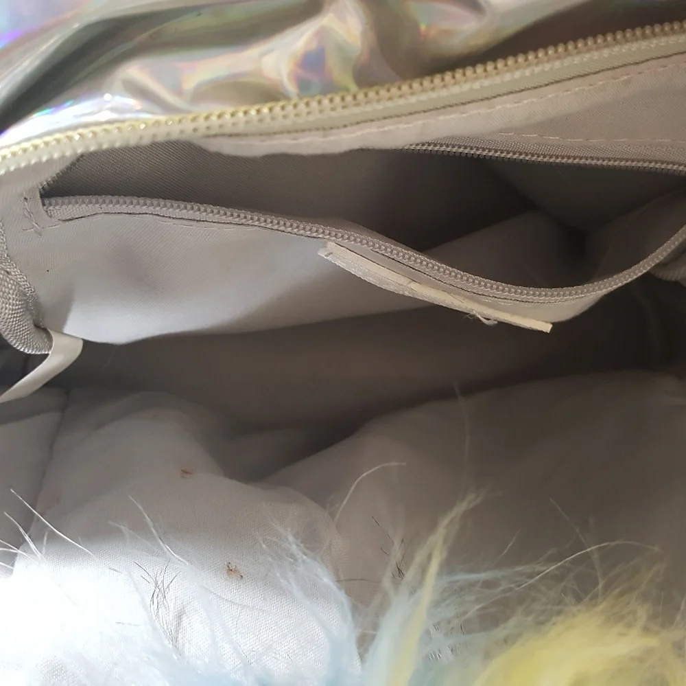 Iridescent mini unicorn backpack with rainbow faux hair - Picture 4 of 6